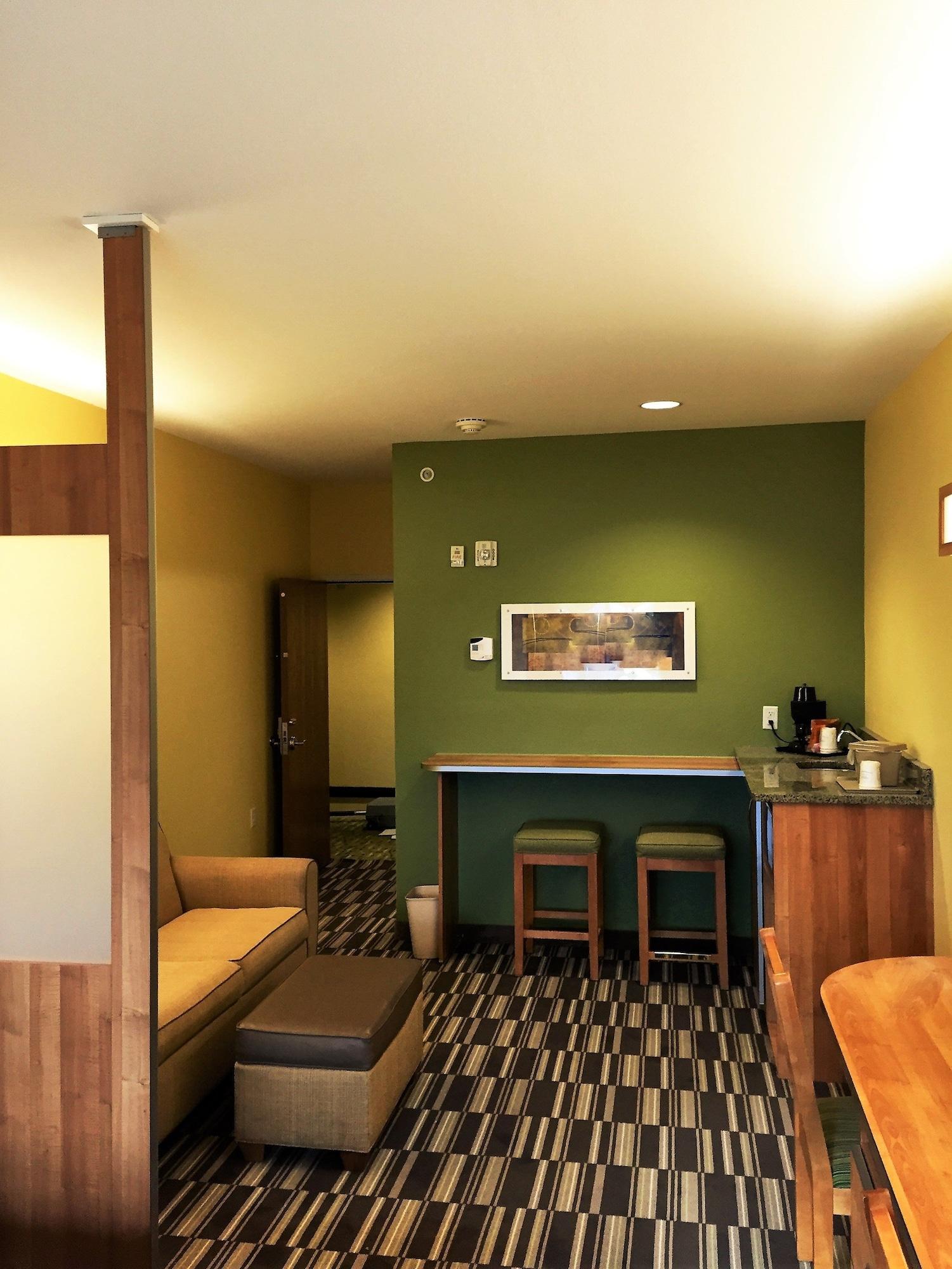 Microtel Inn And Suites By Wyndham Опелика Екстериор снимка
