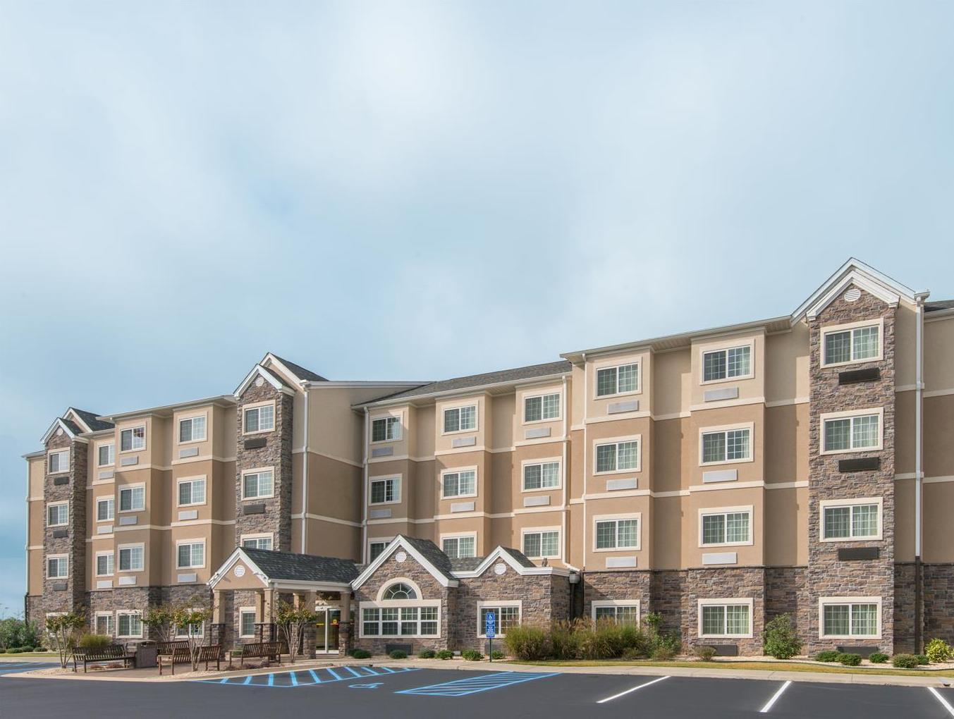 Microtel Inn And Suites By Wyndham Опелика Екстериор снимка
