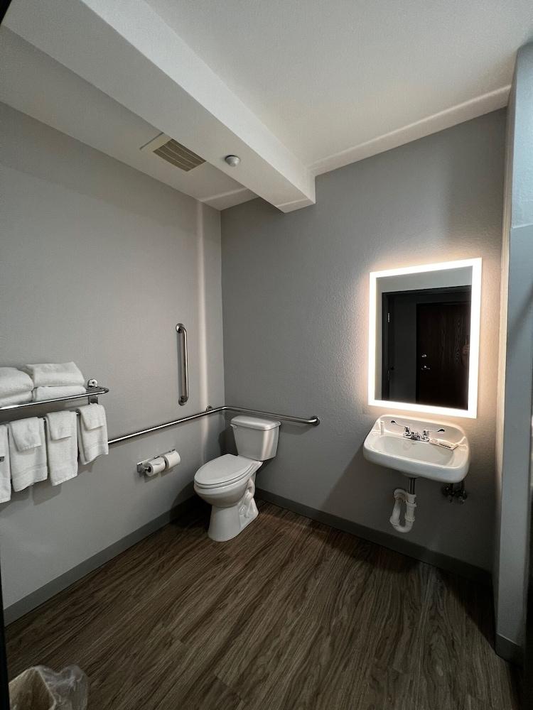 Microtel Inn And Suites By Wyndham Опелика Екстериор снимка