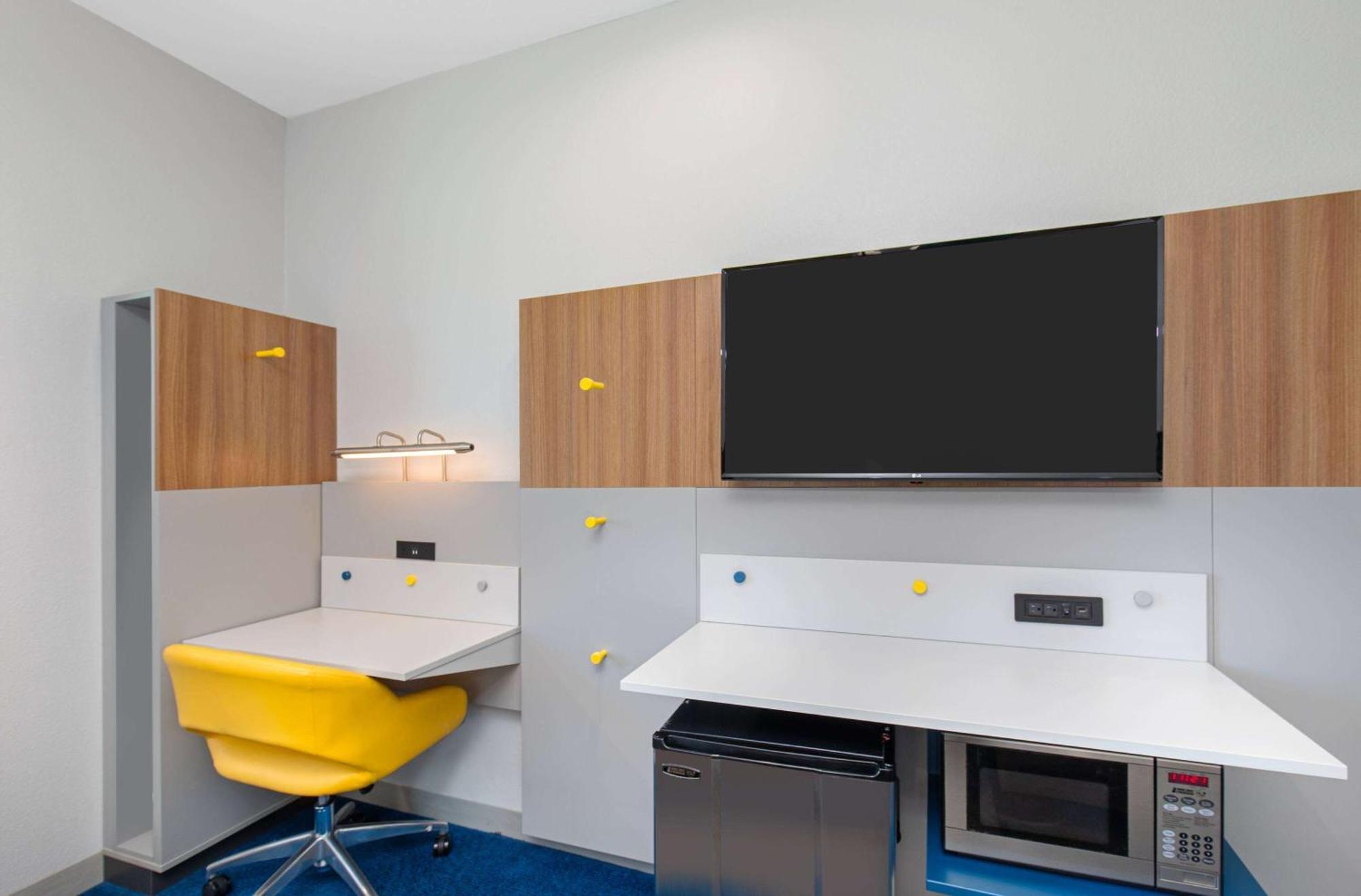 Microtel Inn And Suites By Wyndham Опелика Екстериор снимка