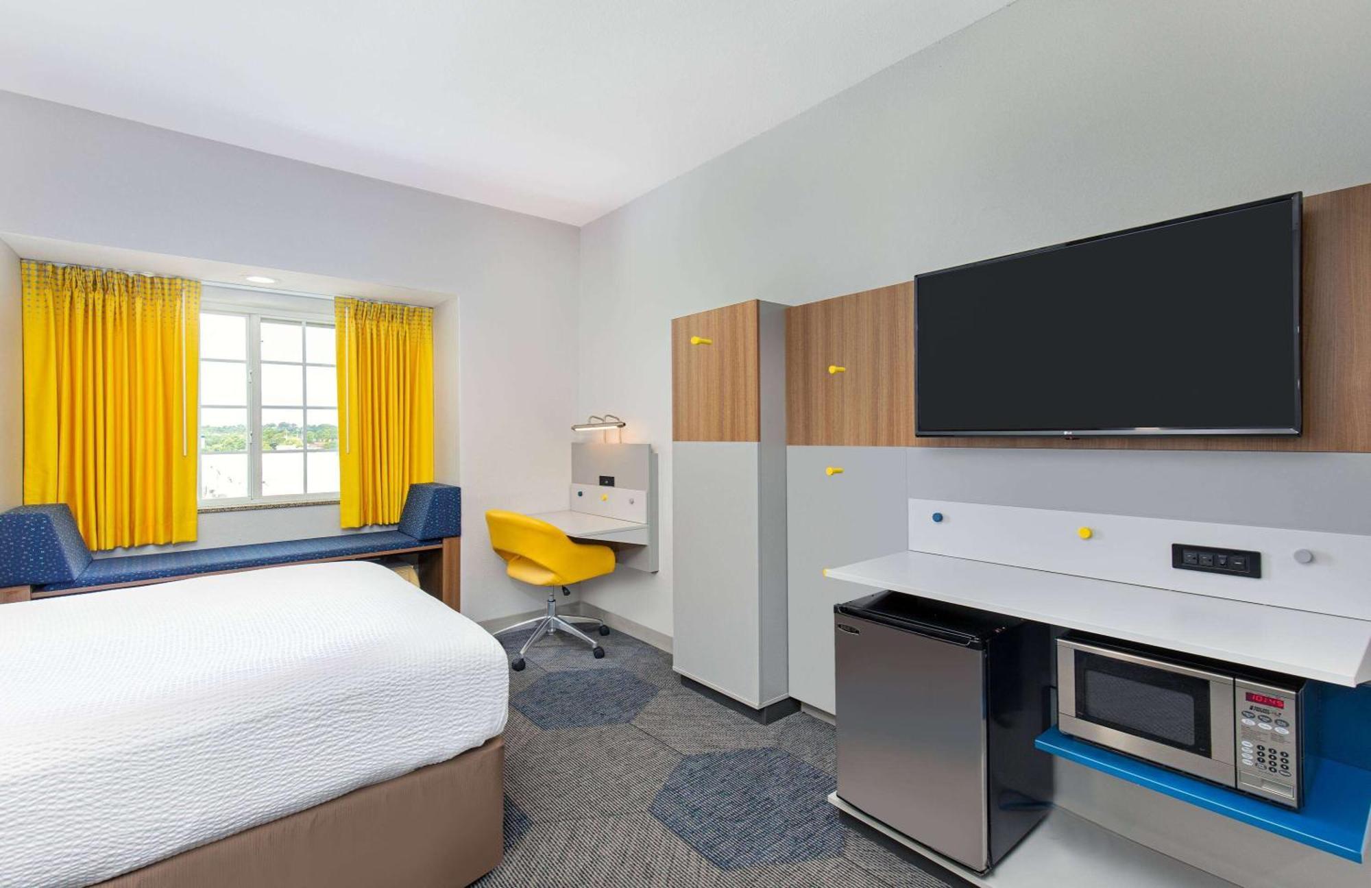 Microtel Inn And Suites By Wyndham Опелика Екстериор снимка
