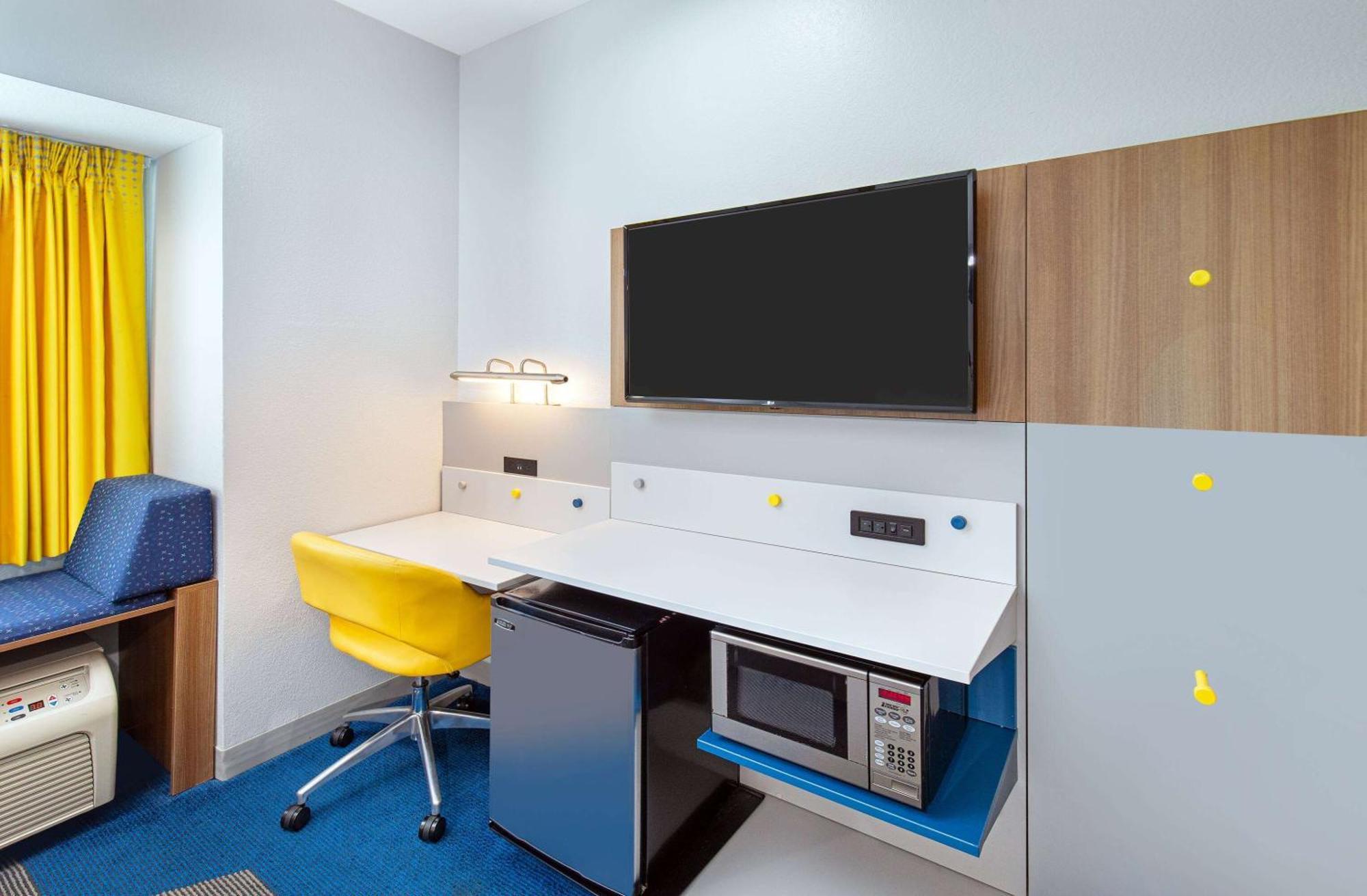 Microtel Inn And Suites By Wyndham Опелика Екстериор снимка