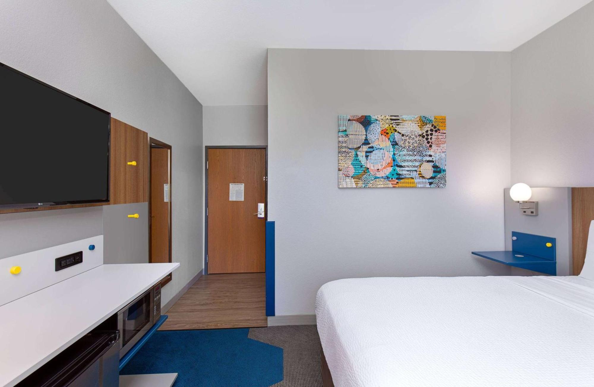 Microtel Inn And Suites By Wyndham Опелика Екстериор снимка