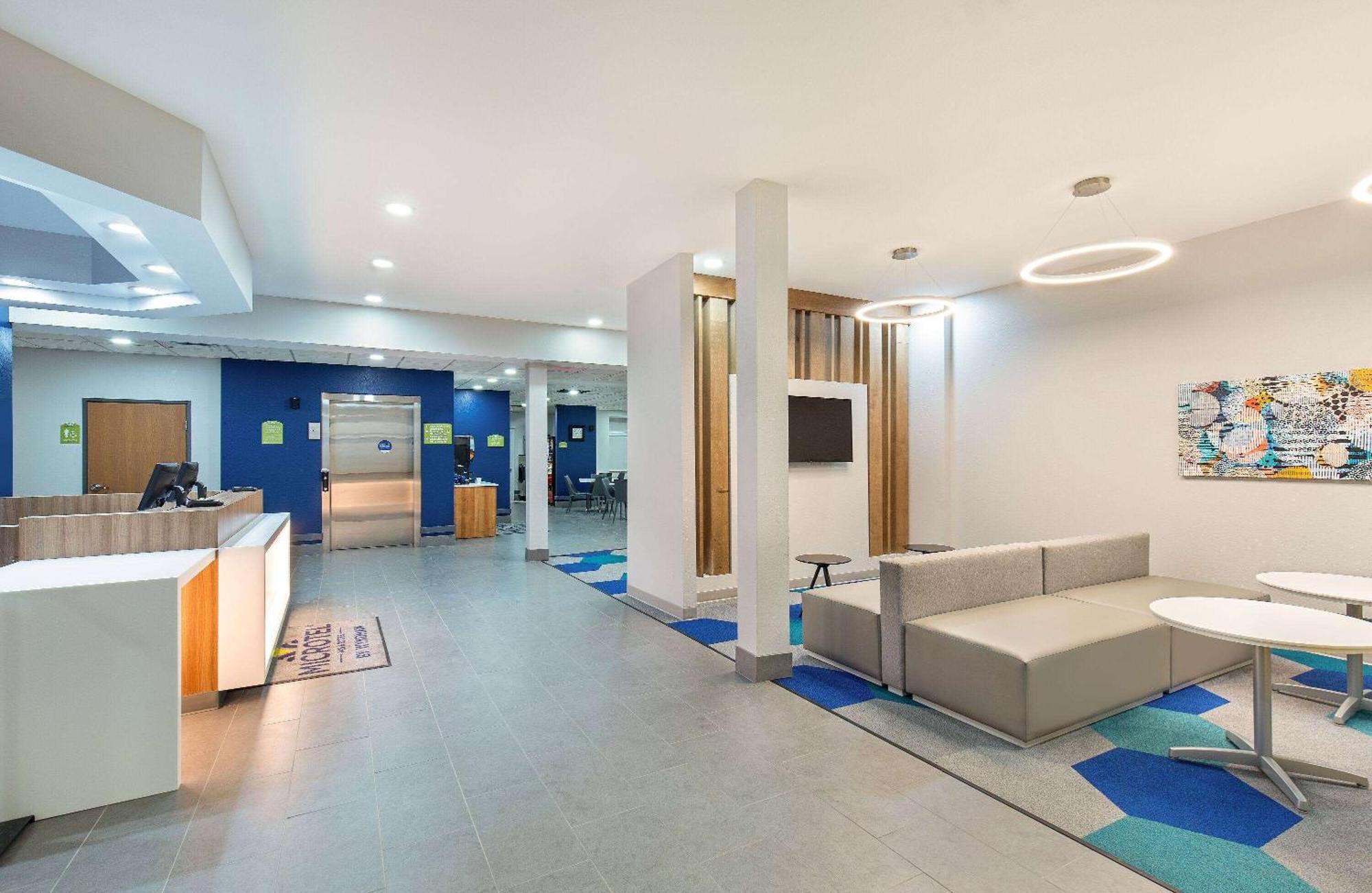 Microtel Inn And Suites By Wyndham Опелика Екстериор снимка