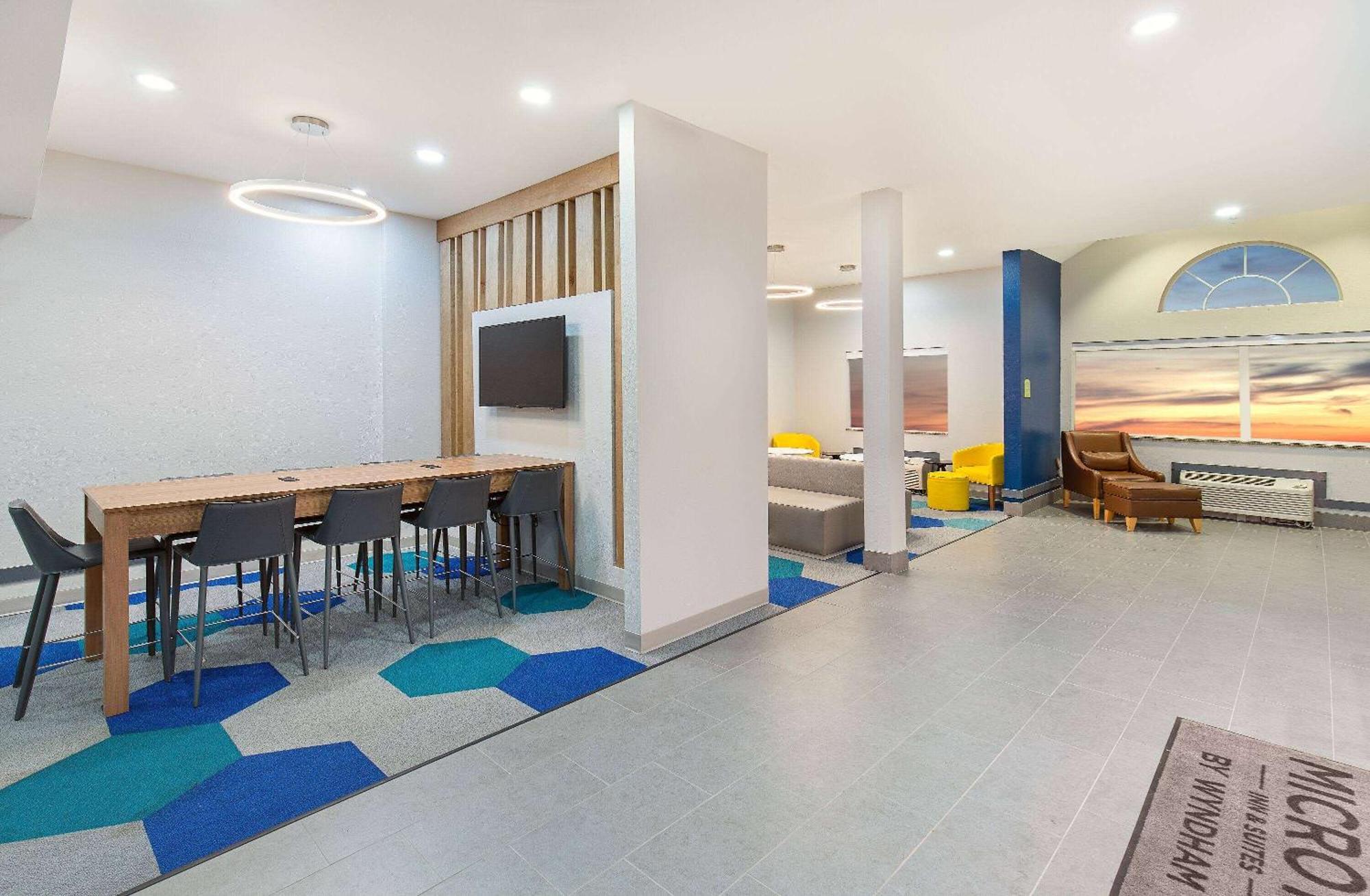 Microtel Inn And Suites By Wyndham Опелика Екстериор снимка