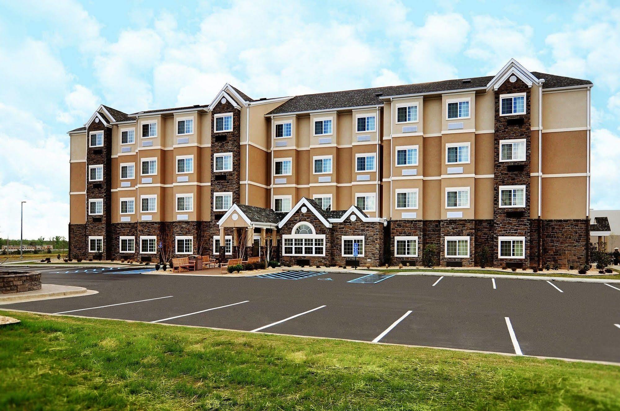 Microtel Inn And Suites By Wyndham Опелика Екстериор снимка