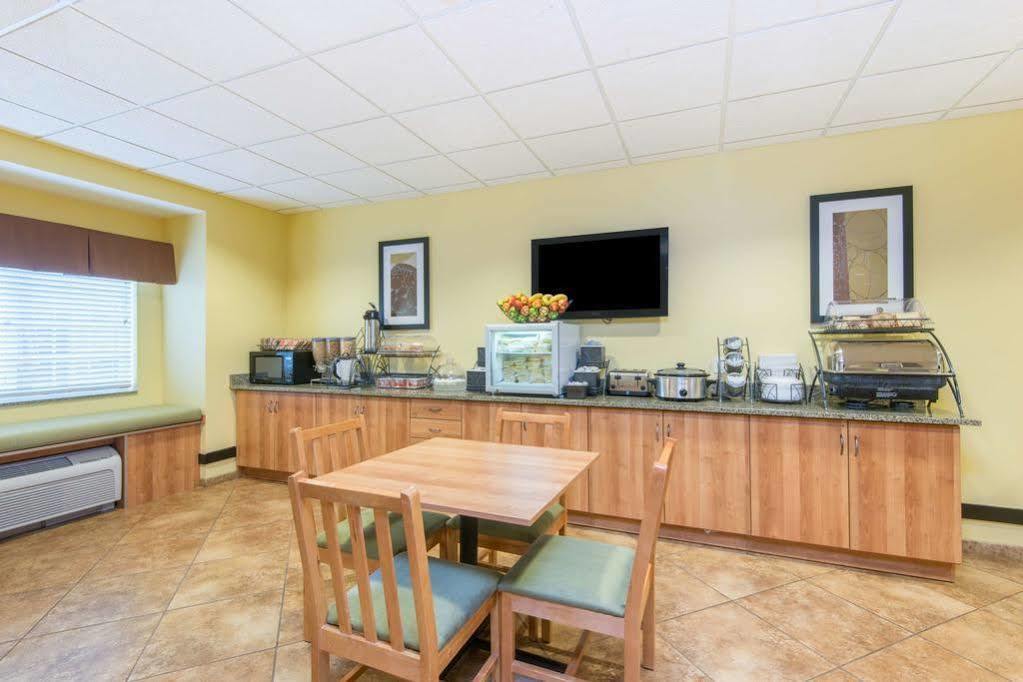 Microtel Inn And Suites By Wyndham Опелика Екстериор снимка